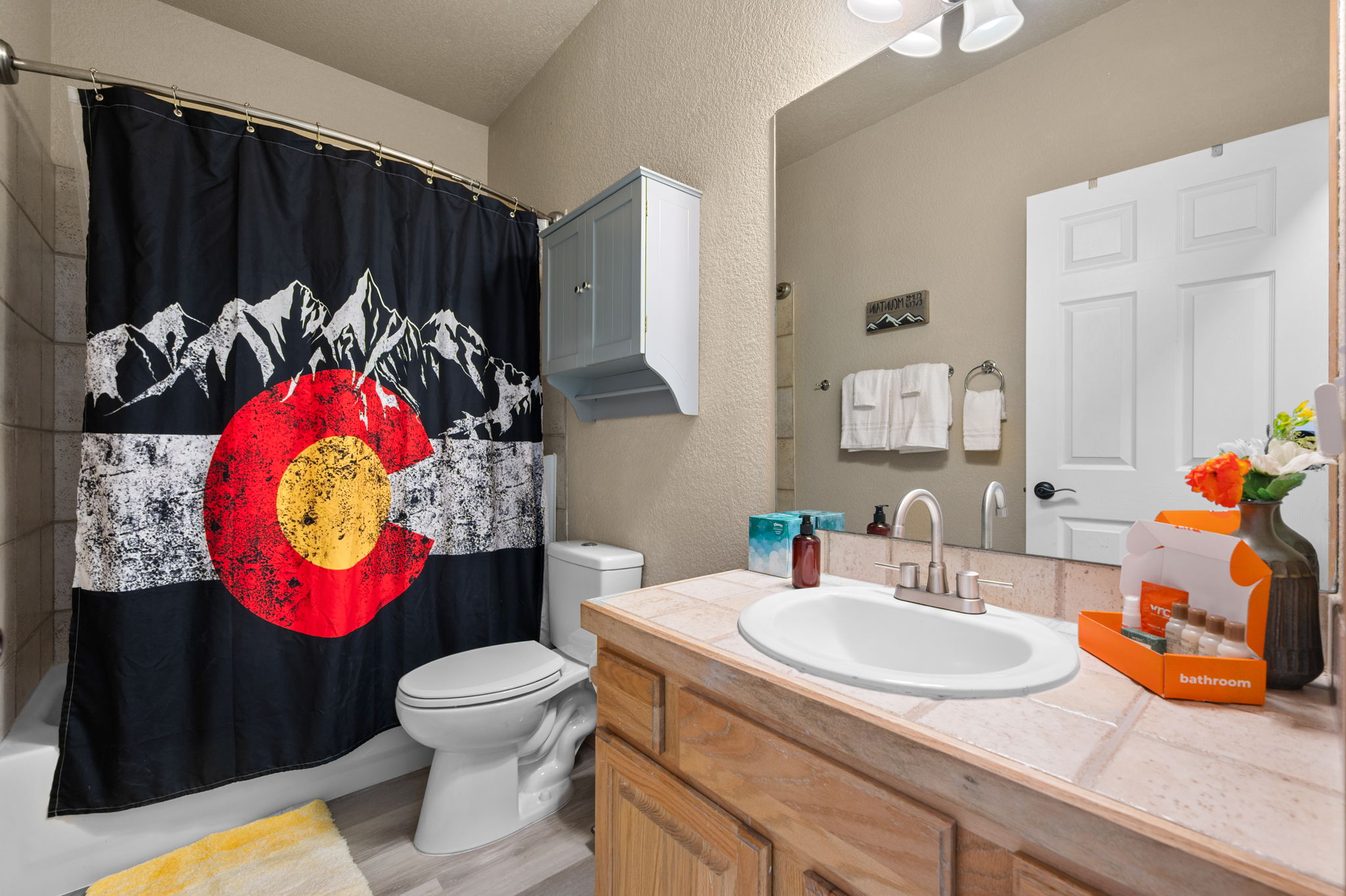 Tub/shower combo in bathroom #3
