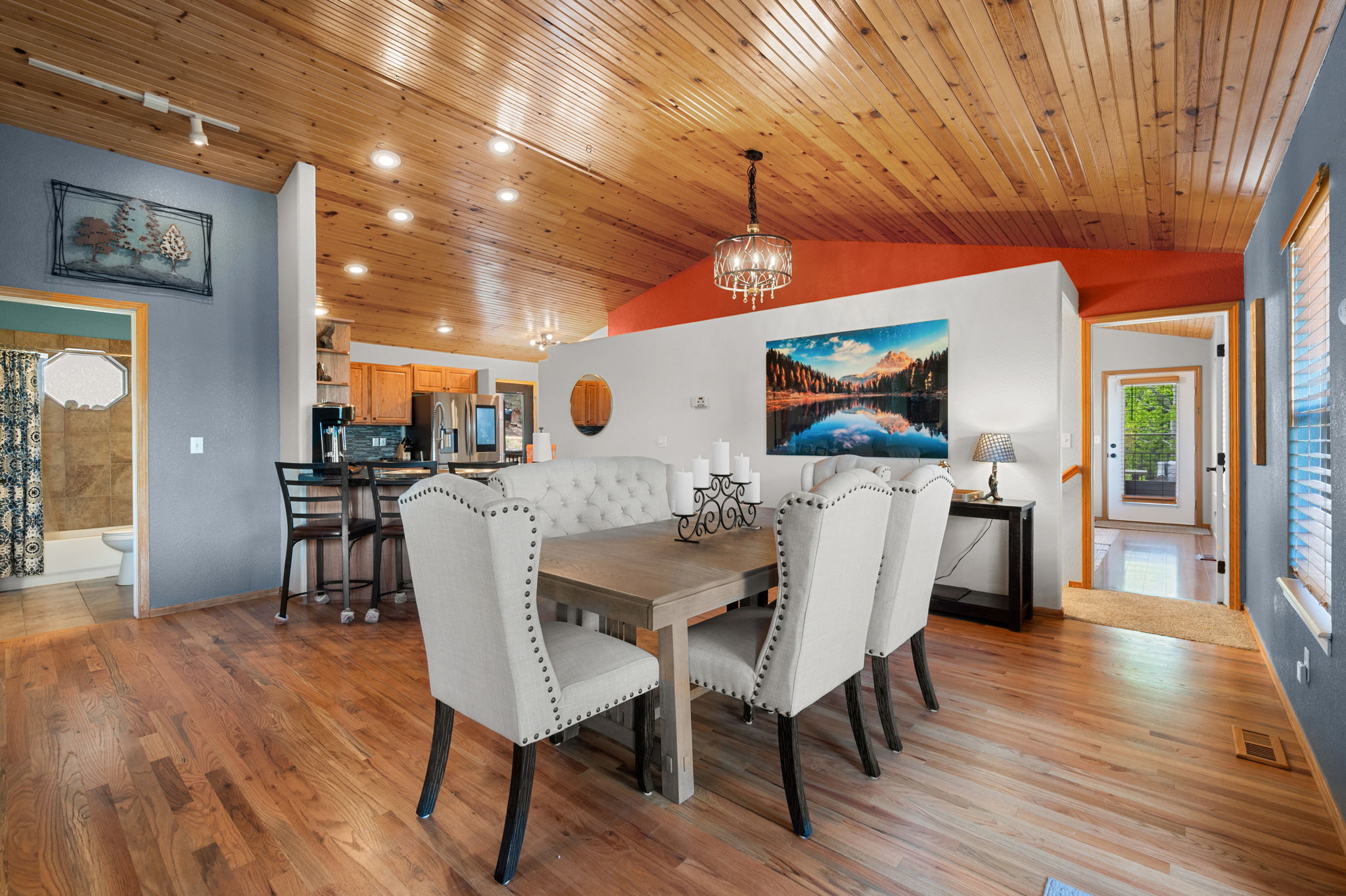 Spacious dining setup with seating for 6 at the table and 4 at the bar—perfect for shared meals and conversation.