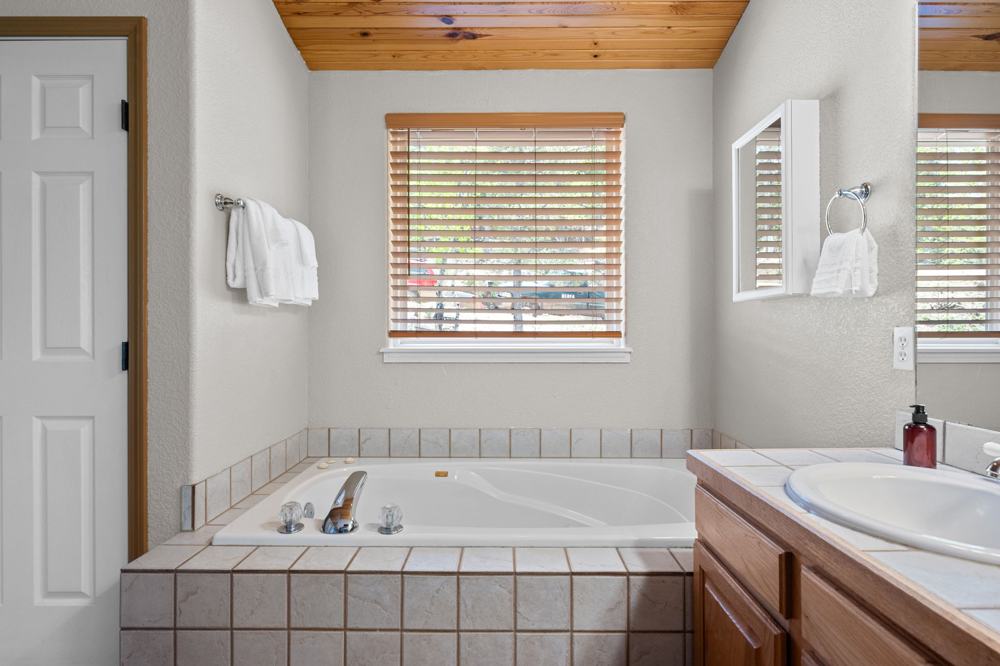 Rest and relax in the jetted soaking tub