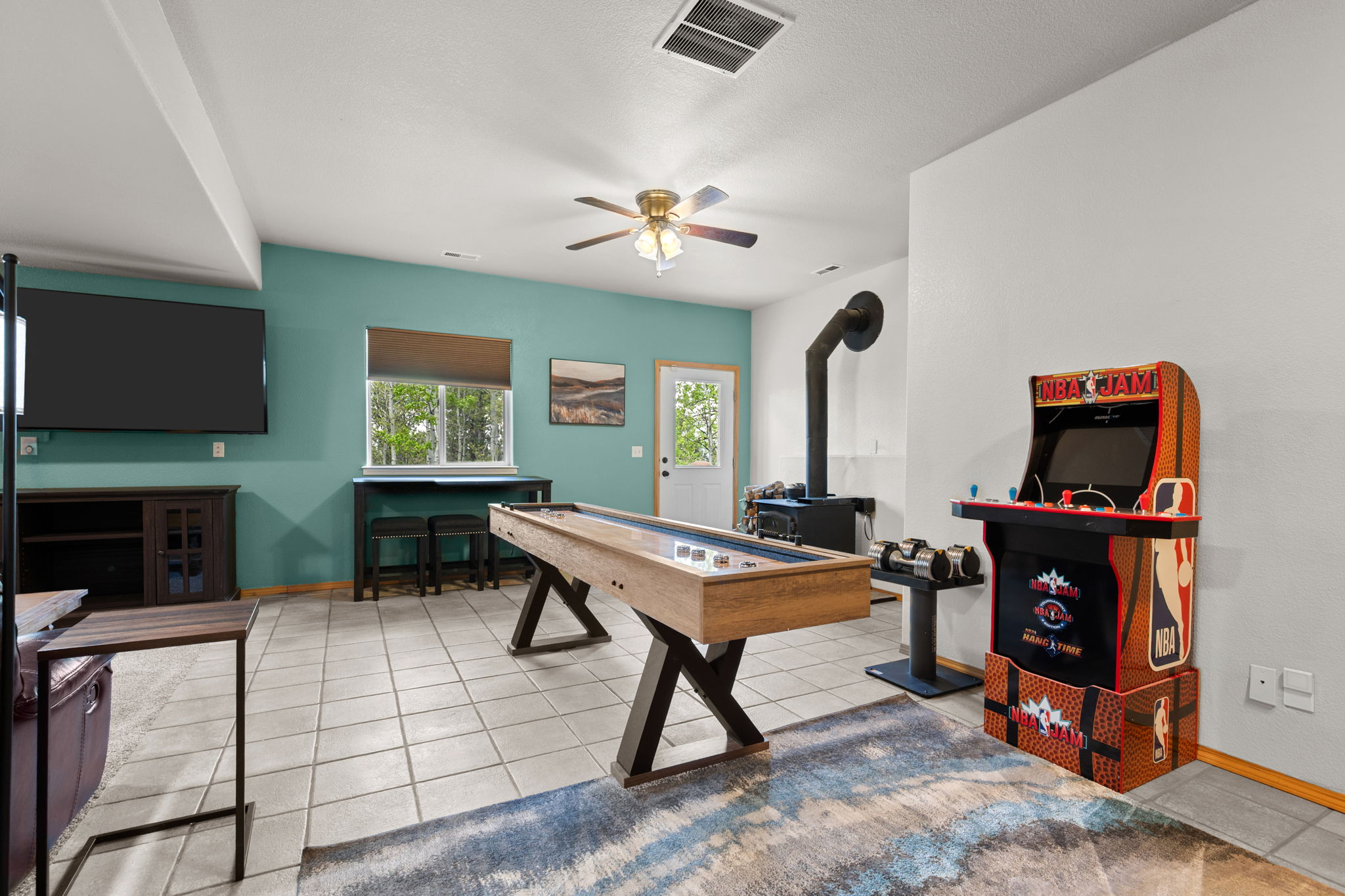 Challenge your crew to arcade games or shuffleboard, then unwind with your favorite shows