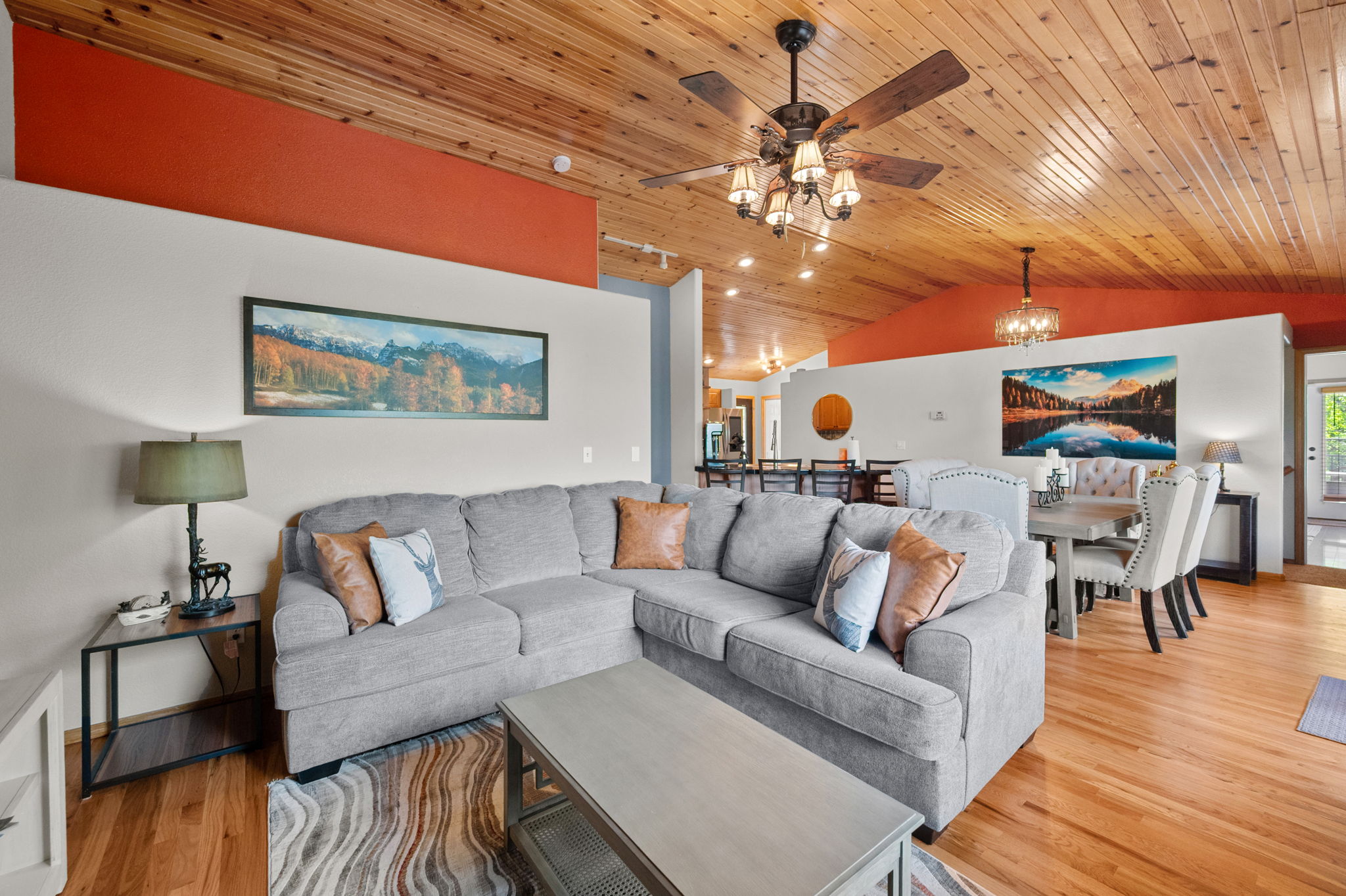 Ample seating for the whole family!