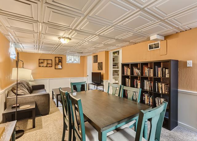 !New Listing! Walk to City Park|Lower-Level|Full Kitchen