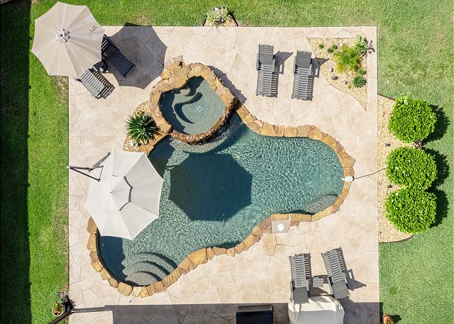 SE Cape Coral Pool & Hot Tub Oasis — Walk to Beach!
