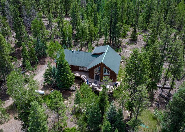 Custom Home with Large Deck on 1 Acre - Amazing Views - 3 miles to Purg 5