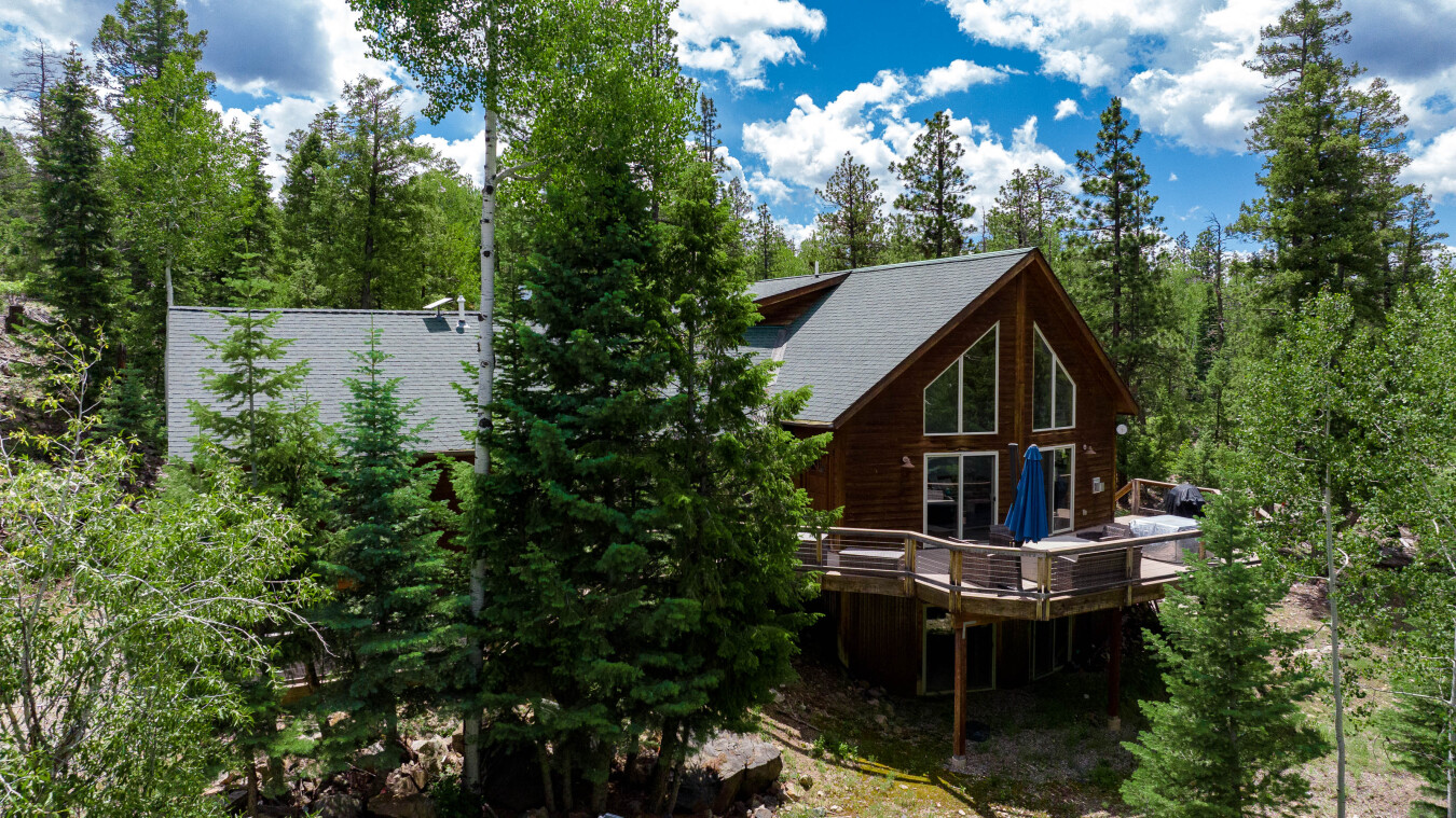 Custom Home with Large Deck on 1 Acre - Amazing Views - 3 miles to Purg | Photo 14