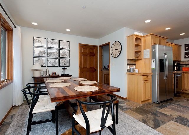 Custom Home with Large Deck on an Acre - Amazing Views - 3 miles to Purg 10