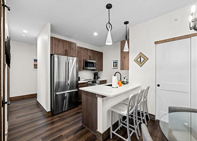 New Listing! Stylish Après-Ski Stay | Walk to Shuttle + Hot Tub 3