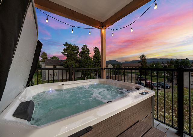 New Listing! Stylish Après-Ski Stay | Walk to Shuttle + Hot Tub