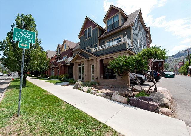 Heart of Downtown Durango - Updated Condo with Views - AC 9