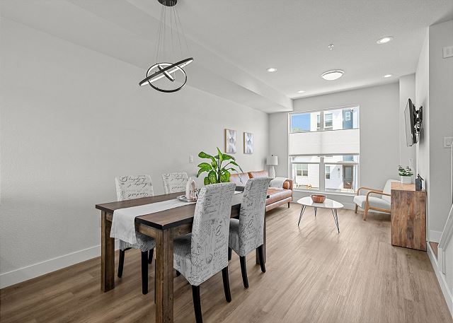 New Listing! Scenic Townhome | Views, Trails & Near Downtown 3