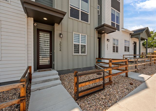 New Listing! Scenic Townhome | Views, Trails & Near Downtown 4