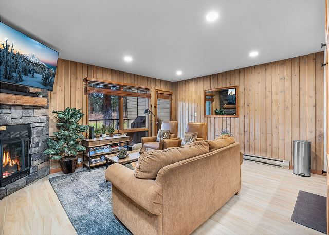 New Listing! Pineview Getaway | Mt. Bachelor Village Condo Near River Trail 3