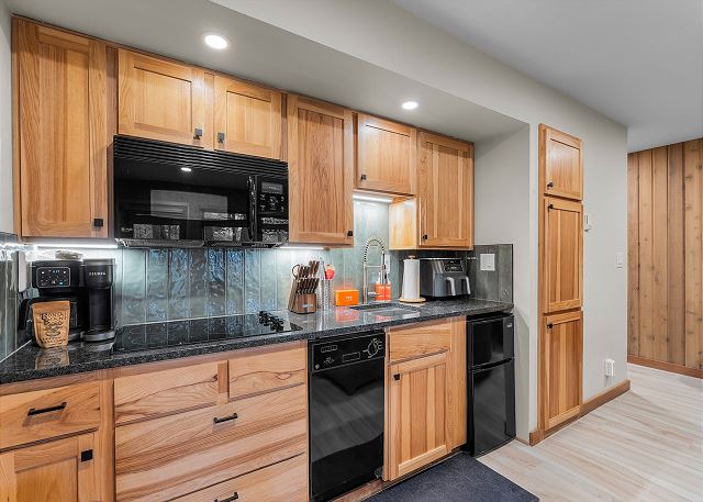 New Listing! Pineview Getaway | Mt. Bachelor Village Condo Near River Trail 9