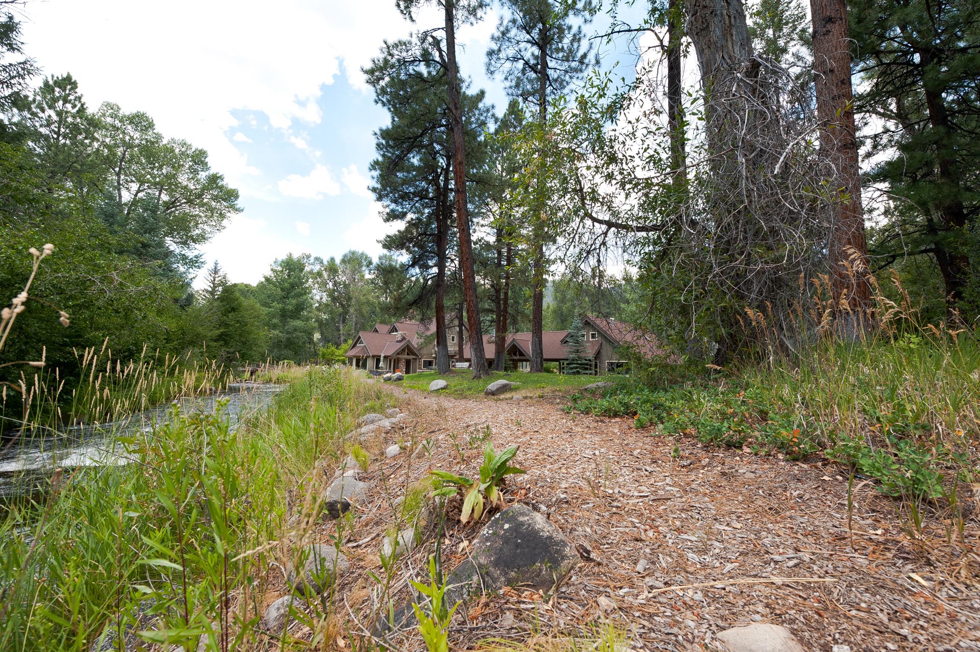 Over 350 feet of river frontage