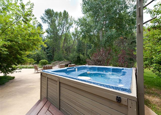 Amazing cabin on 9 acres on the Florida River - Hot Tub - 20 Min to DGO 5