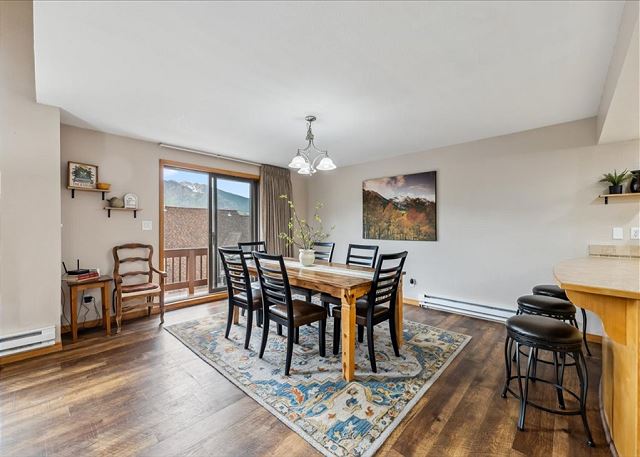 End Unit at Cascade Village - Great Views/EV Charger - 2 Miles to Purg 7