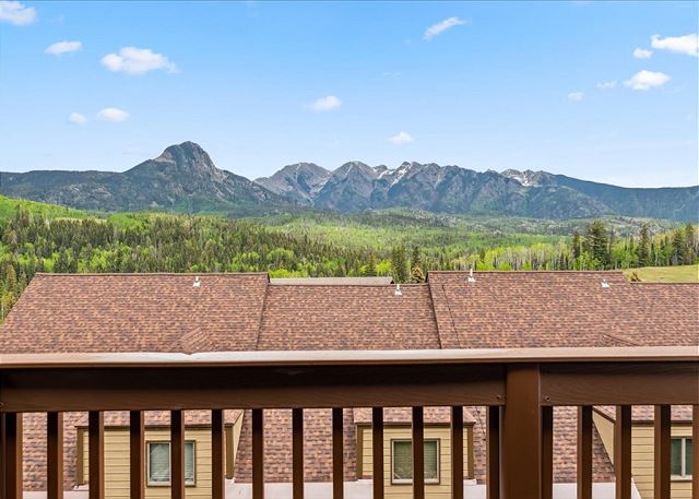 End Unit at Cascade Village - Great Views/EV Charger - 2 Miles to Purg 9