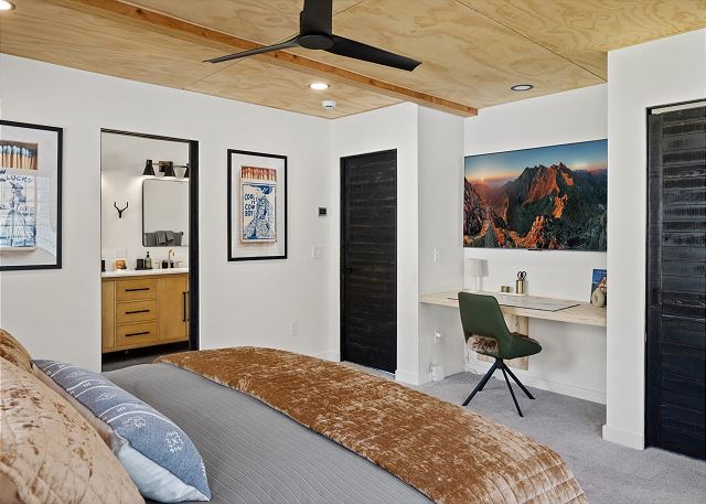 New Listing! Luxury Uptown Loft Apartment/Panoramic Views/Downtown Creede 10