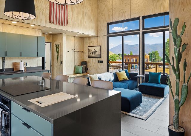 New Listing! Luxury Uptown Loft Apartment/Panoramic Views/Downtown Creede 5