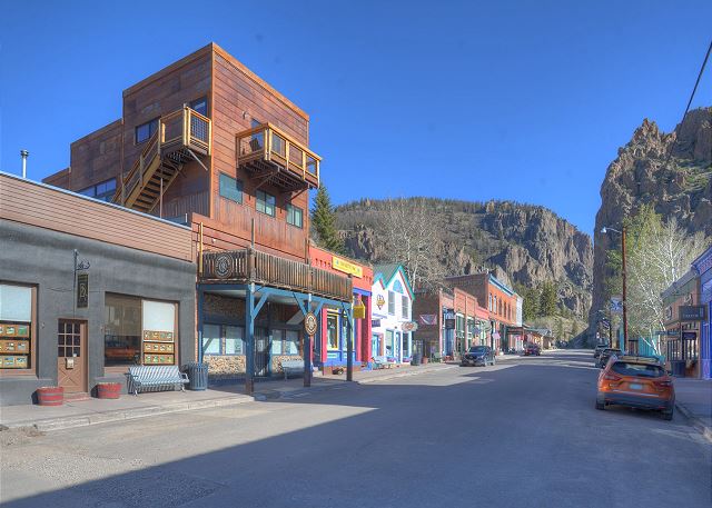 New Listing! Luxury Uptown Loft Apartment/Panoramic Views/Downtown Creede 2