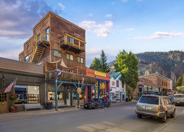 New Listing! Luxury Uptown Loft Apartment/Panoramic Views/Downtown Creede 2
