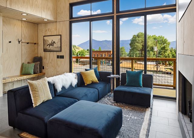 New Listing! Luxury Uptown Loft Apartment/Panoramic Views/Downtown Creede 3