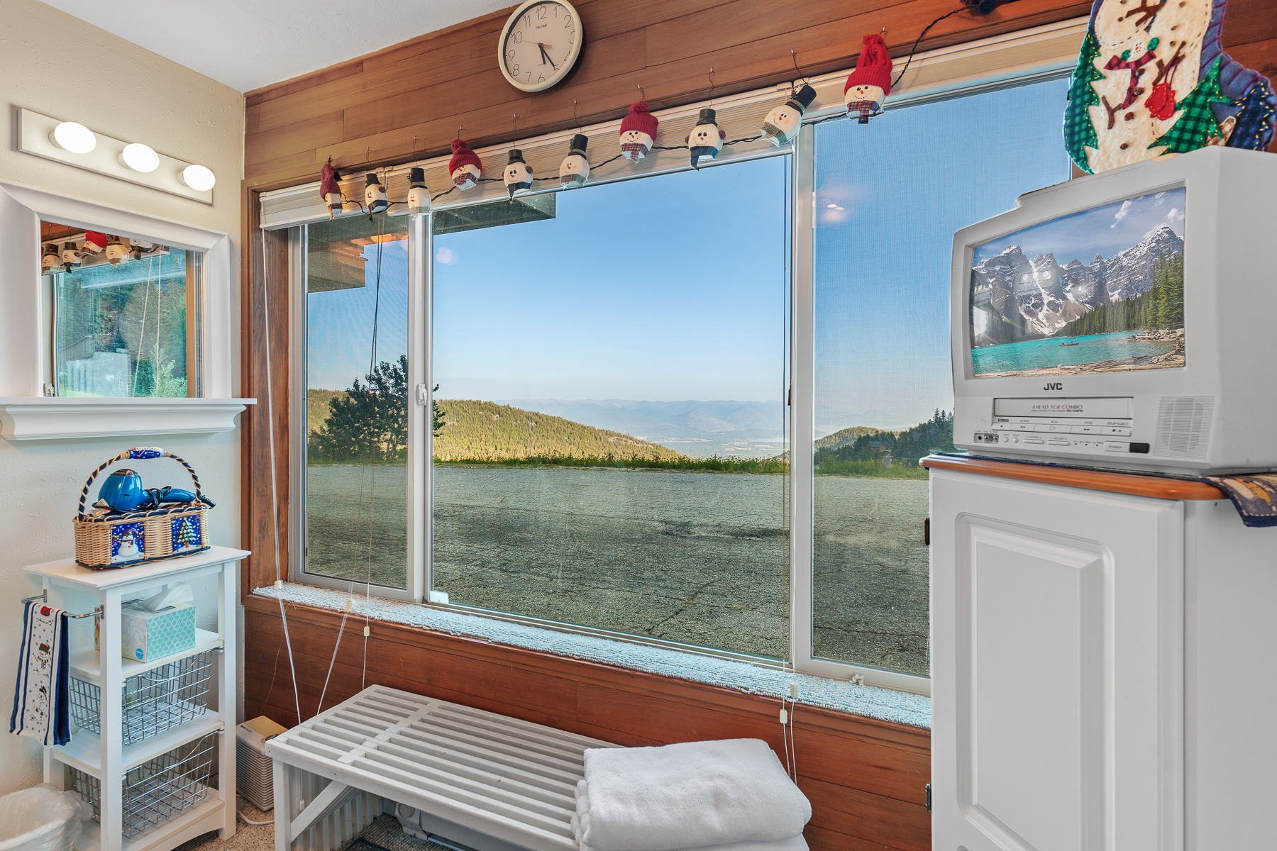 Gorgeous mountain and lake views