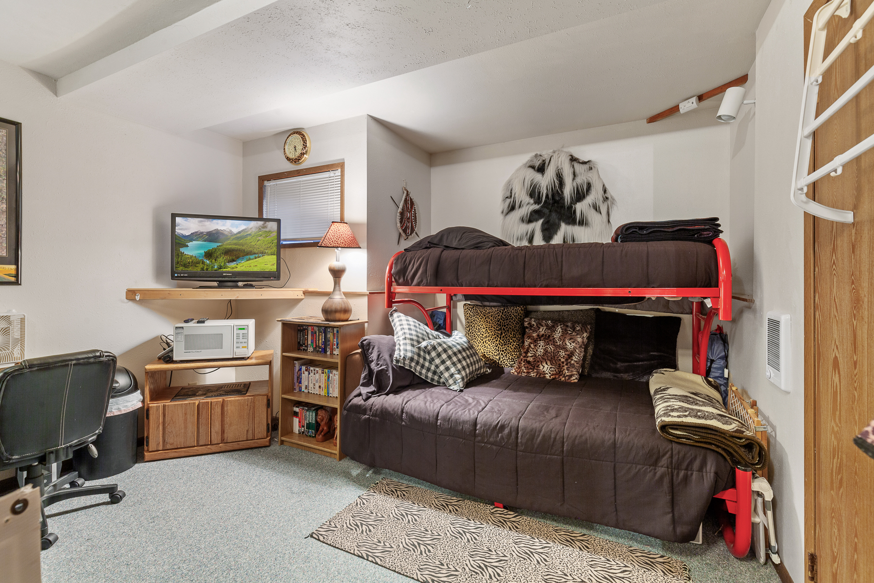 Twin over full bunk bed, futon couch and lots of space to hang out - perfect for kids!