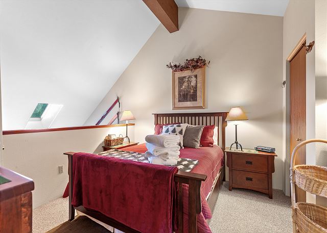 New Listing! Ski Schweitzer | Spacious Townhome + Village Access 4