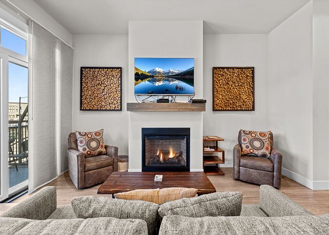 New Listing! Heart of Winter Park | Balcony Views + Hot Tub Access 6