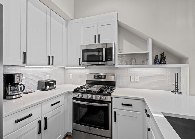 New Listing! Heart of Winter Park | Balcony Views + Hot Tub Access 4