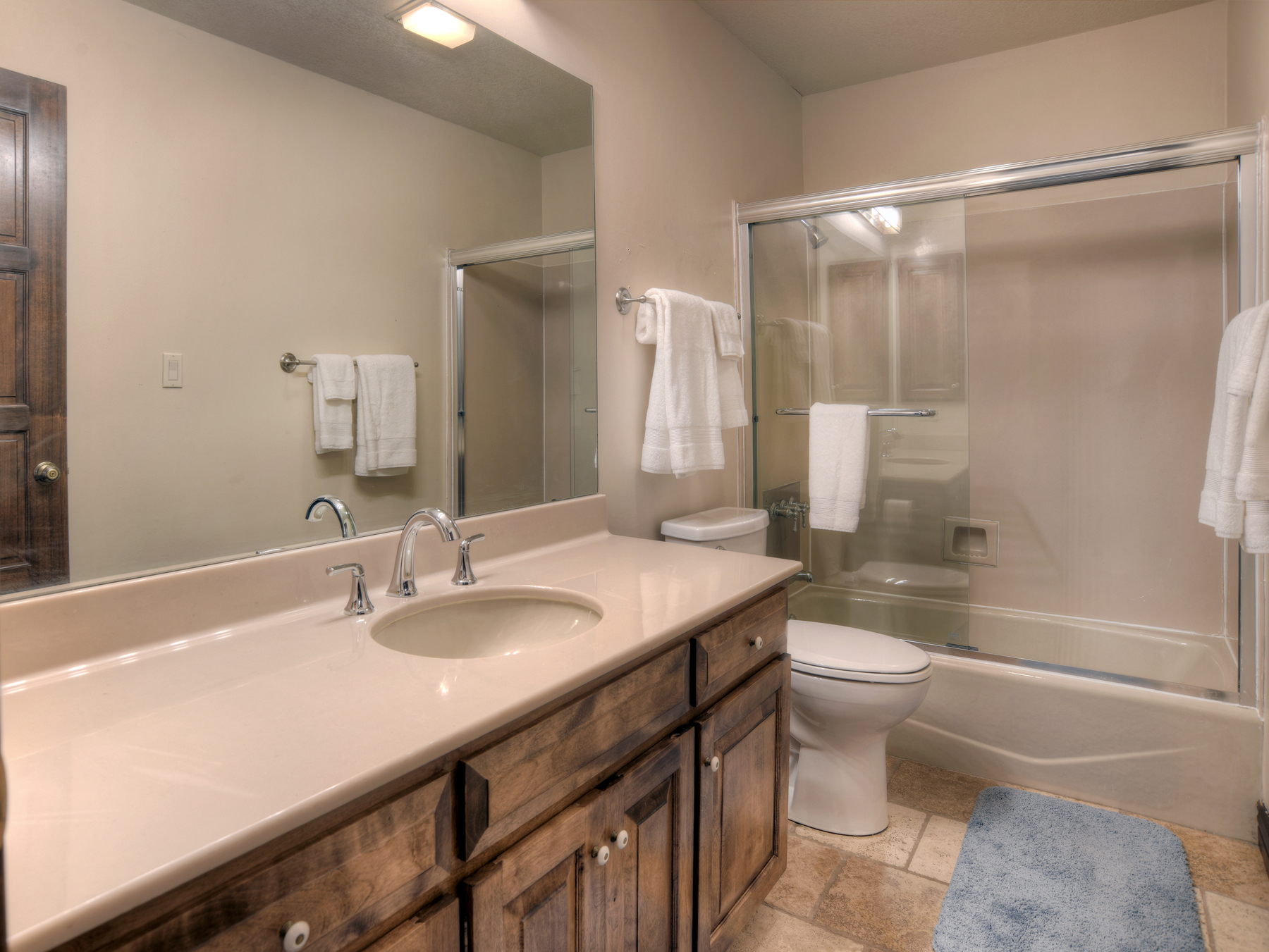 2nd Full Bathroom (Upstairs)