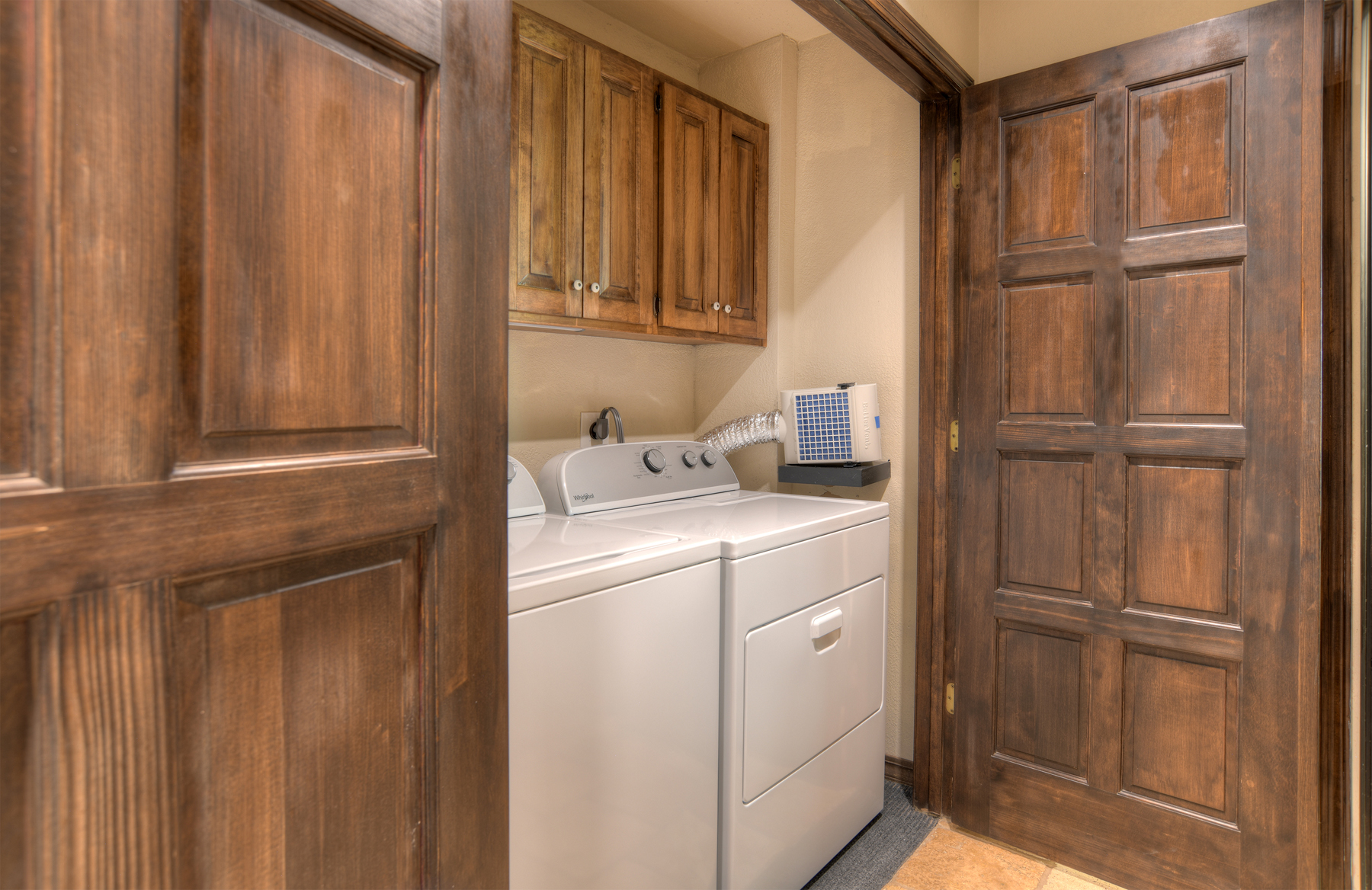 Full size washer/dryer in the condo (Laundry detegerent provided)