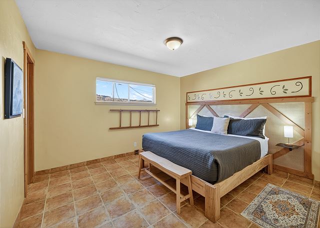 New! Juanita's Place | Private Hot Tub | Big Yard 4