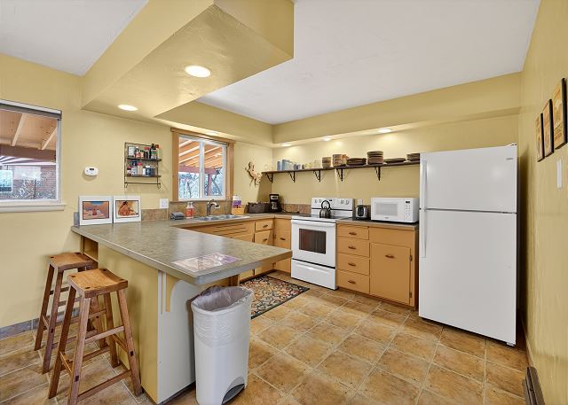 New! Juanita's Place | Private Hot Tub | Big Yard 5