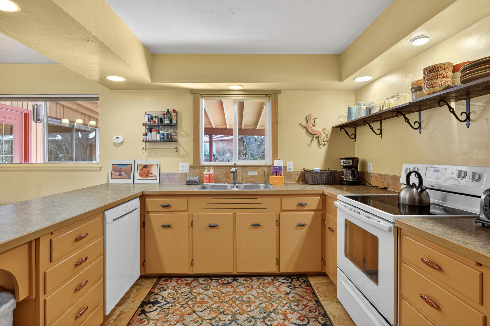 New! Juanita's Place | Private Hot Tub | Big Yard | Photo 9