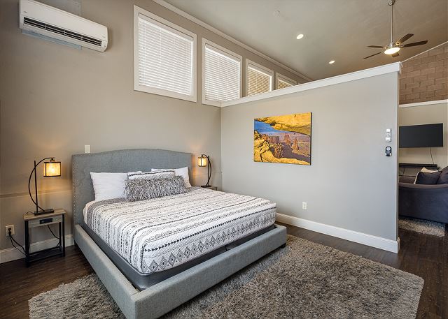 New Listing! Modern Studio Retreat in the Heart of Moab 8