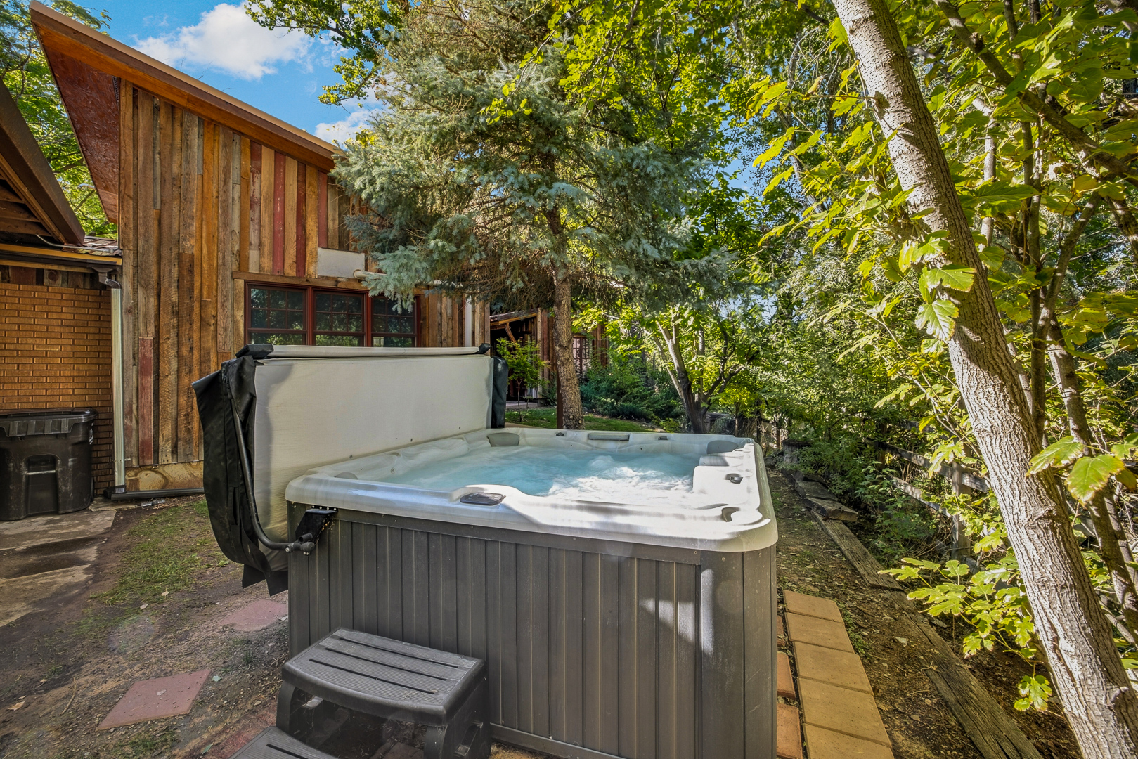 Community hot tub shared with 2 other cabins!