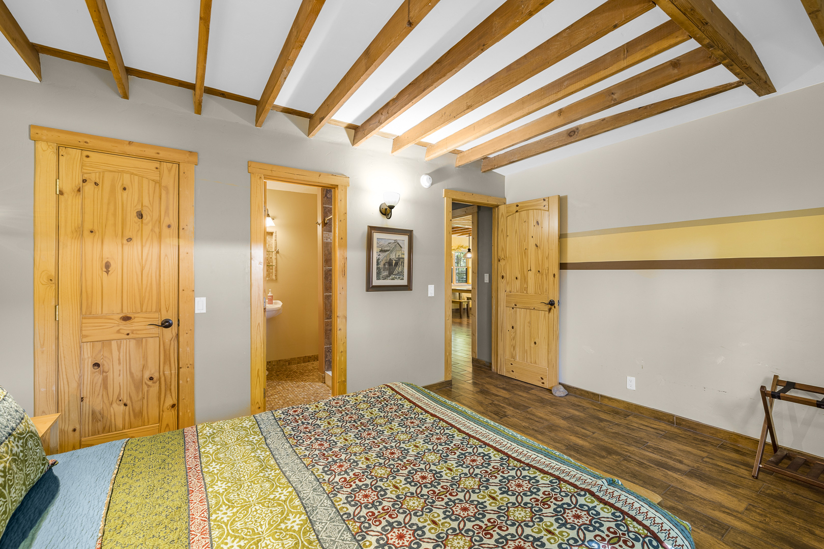 Spacious Queen Bedroom #1