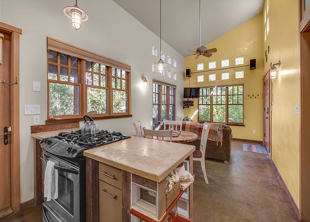 New Listing! Moab Couples Getaway | Walk to Shops & Dining 8