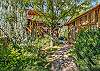 Come on into Creekside Cowa-Bungalow!