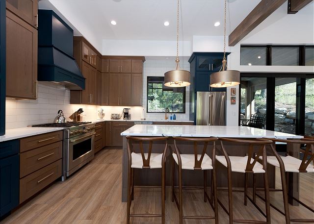 Brand New Luxury Home Across from Purg - Hot Tub/Fire Pit/Views - Shuttle 9