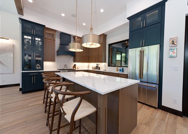 Brand New Luxury Home Across from Purg - Hot Tub/Fire Pit/Views - Shuttle 8