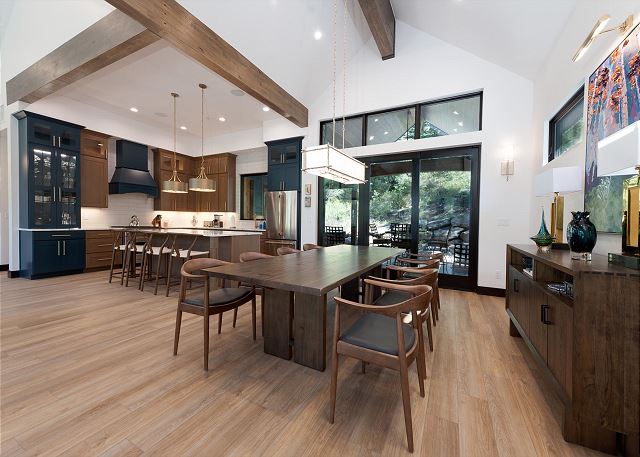 Brand New Luxury Home Across from Purg - Hot Tub/Fire Pit/Views - Shuttle 7