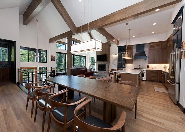 Brand New Luxury Home Across from Purg - Hot Tub/Fire Pit/Views - Shuttle 2