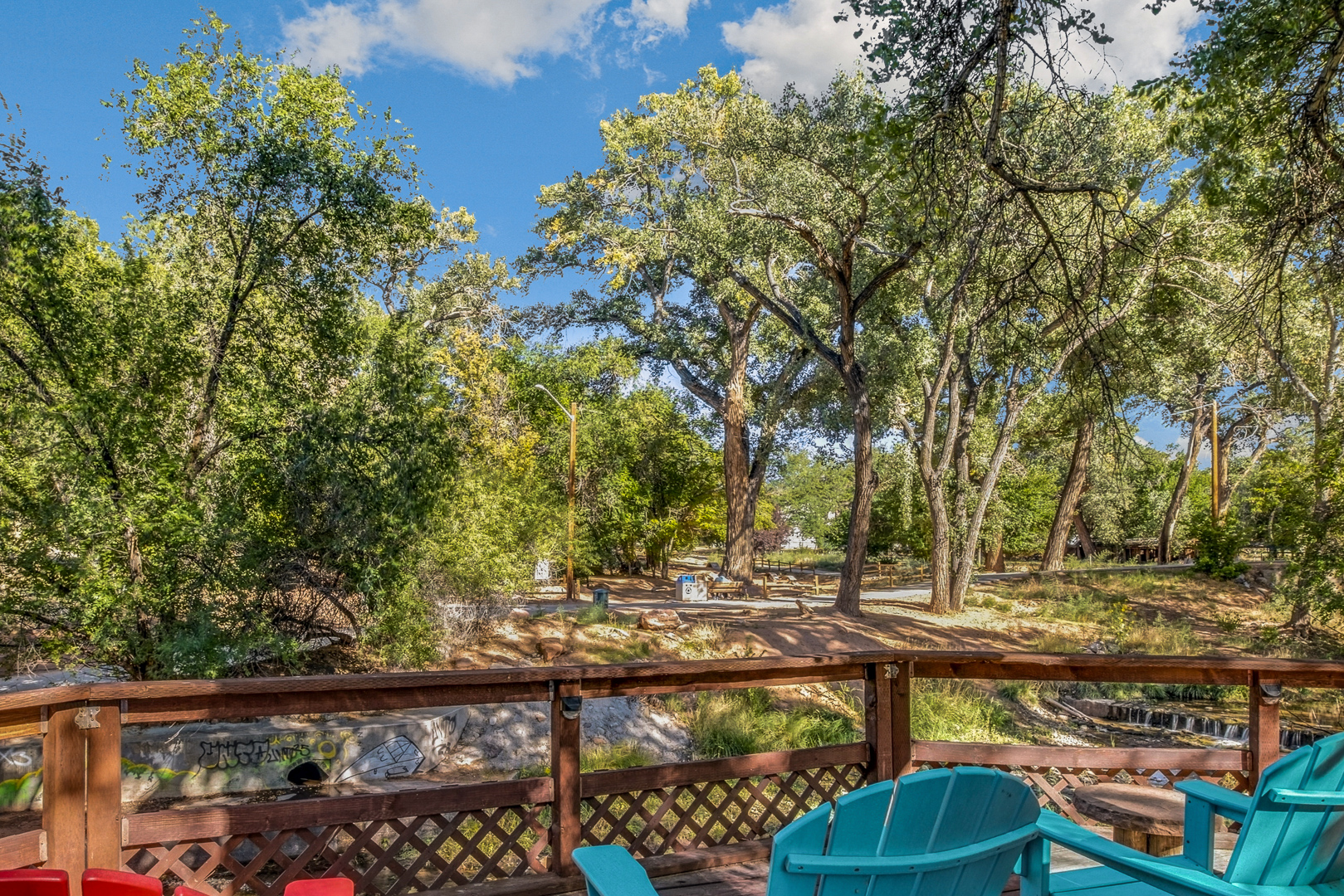 Gorgeous outdoor decks - perfect for entertaining and groups