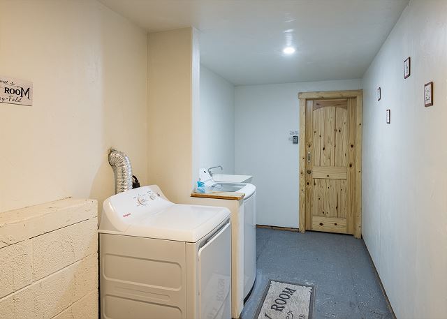 New Listing! Creekside Compound | Perfect for Groups | Downtown Moab