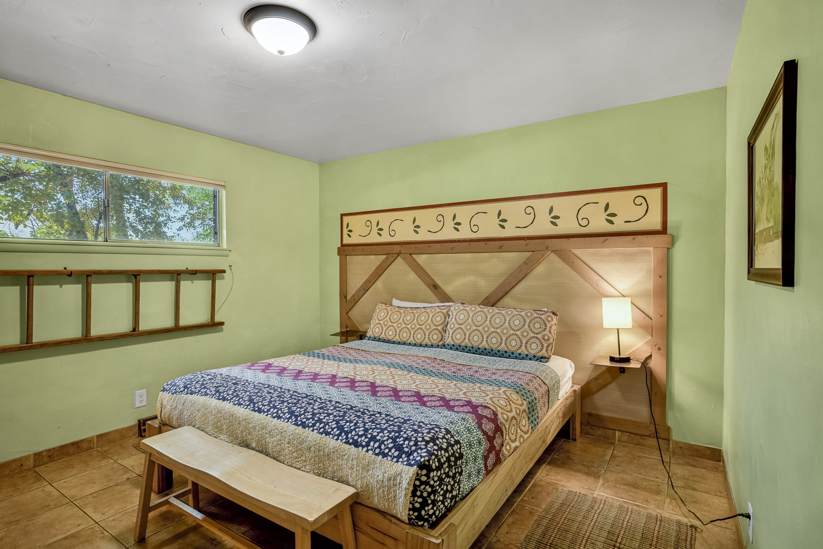 King bedroom #1 with ensuite bathroom - 3 bedroom unit