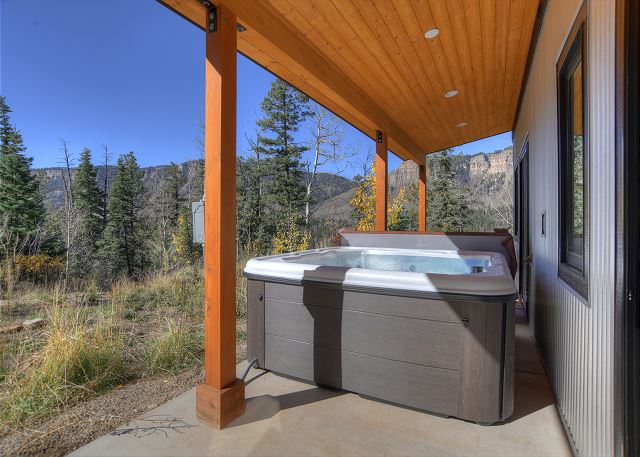 Brand New Home on 2 Acres - Amazing Deck/Views - Hot Tub/BBQ/Fire Table/AC 10