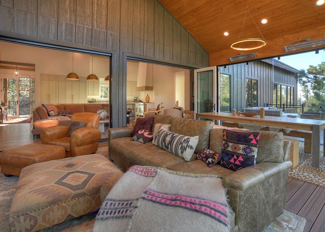 Brand New Home on 2 Acres - Amazing Deck/Views - Hot Tub/BBQ/Fire Table/AC 7